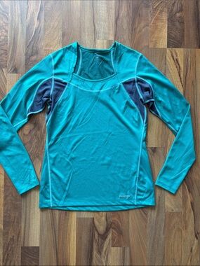 Patagonia Women's Teal Long-Sleeve Performance Top Size S
